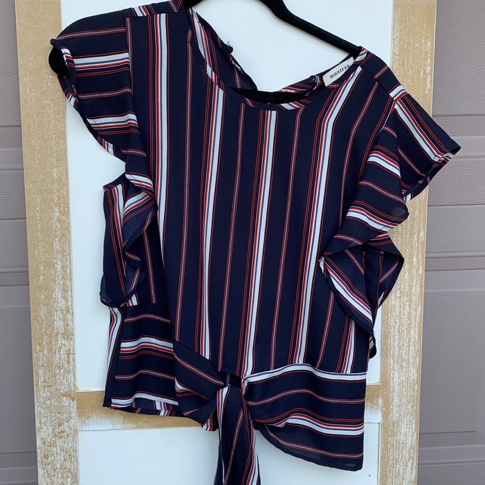 Shirt with front tie